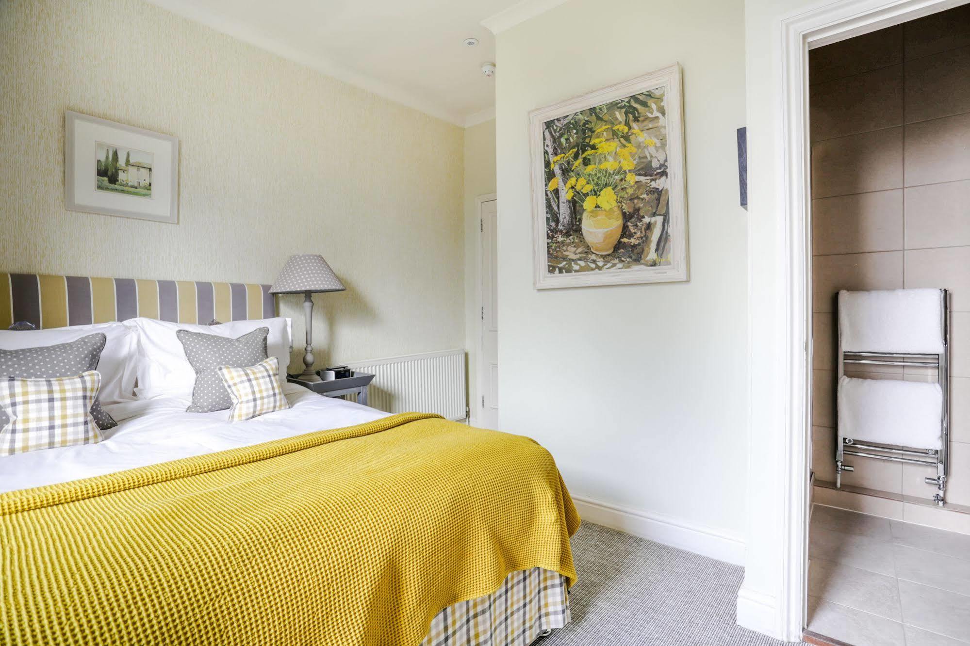 Leighton House - Boutique Guesthouse Bath Exterior foto A bedroom at The Old parsonage